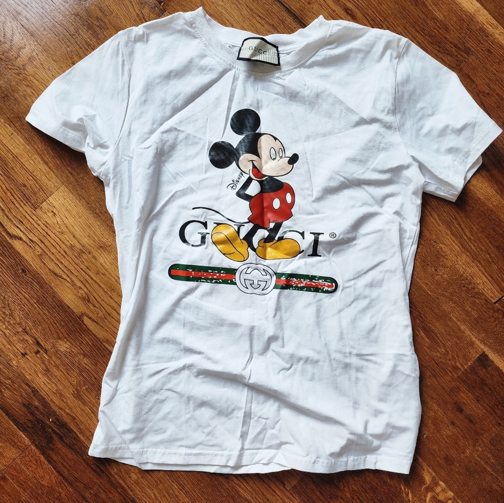 Cute tshirt  with mickey mouse. Size L